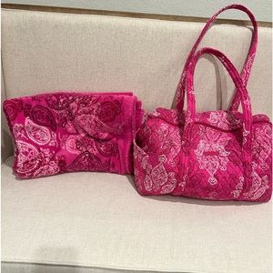 VERA BRADLEY PINK FLORAL LARGE DUFFLE BAG WITH MATCHING BLANKET